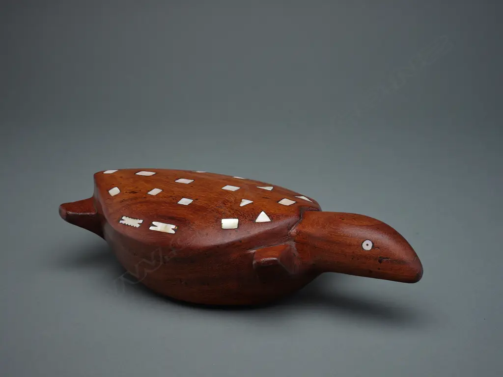 Solomon Islands wood/shell tortoise figure, Image 1++